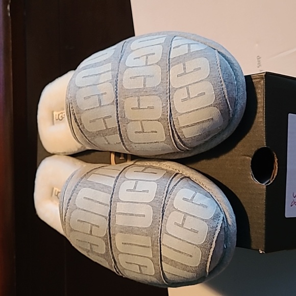 UGG Other - UGG SCUFF GRAPHIC BAND SLIPPERS